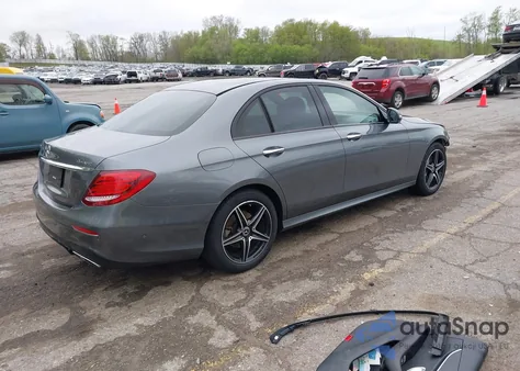 2018 Mercedes-Benz E 300 4Matic z USA, uszkodzony, nr VIN WDDZF4KB6JA376134